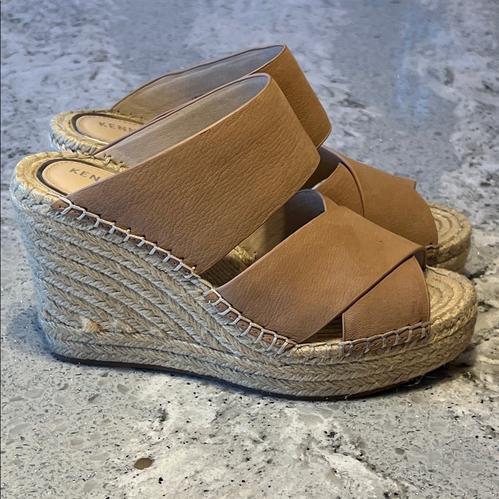 Kenneth Cole NWOB Kenneth Cole Olivia Brown Tan Wedges Size 6